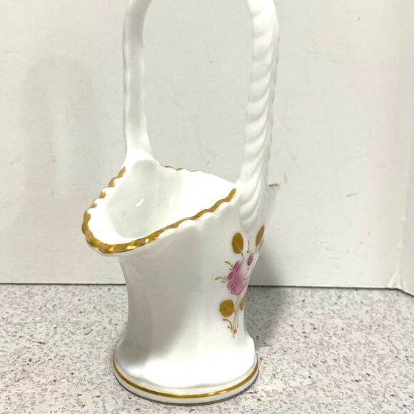 Westmoreland milk glass bride's basket hand painted signed top handle vase - Picture 3 of 9